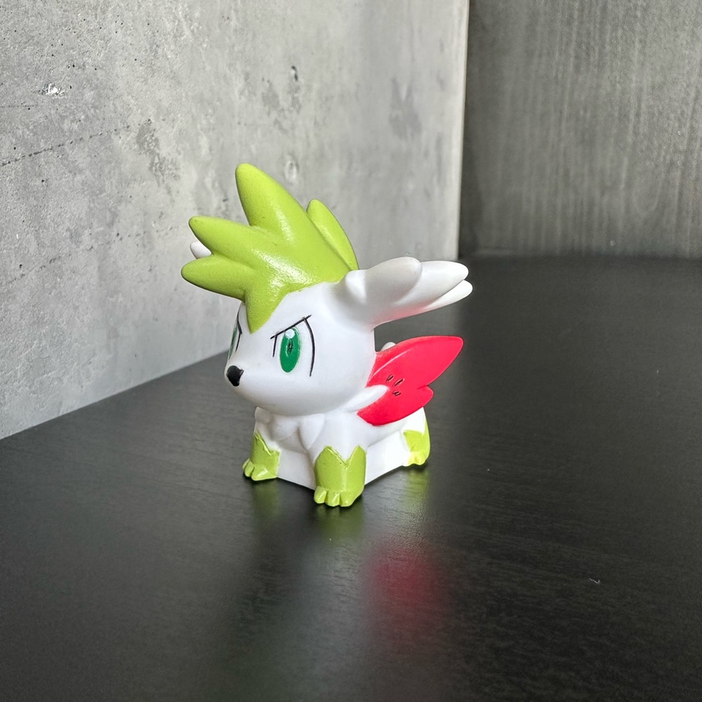 Bandai Nintendo Pokémon Center 2008 Shaymin Sky Form Figurine